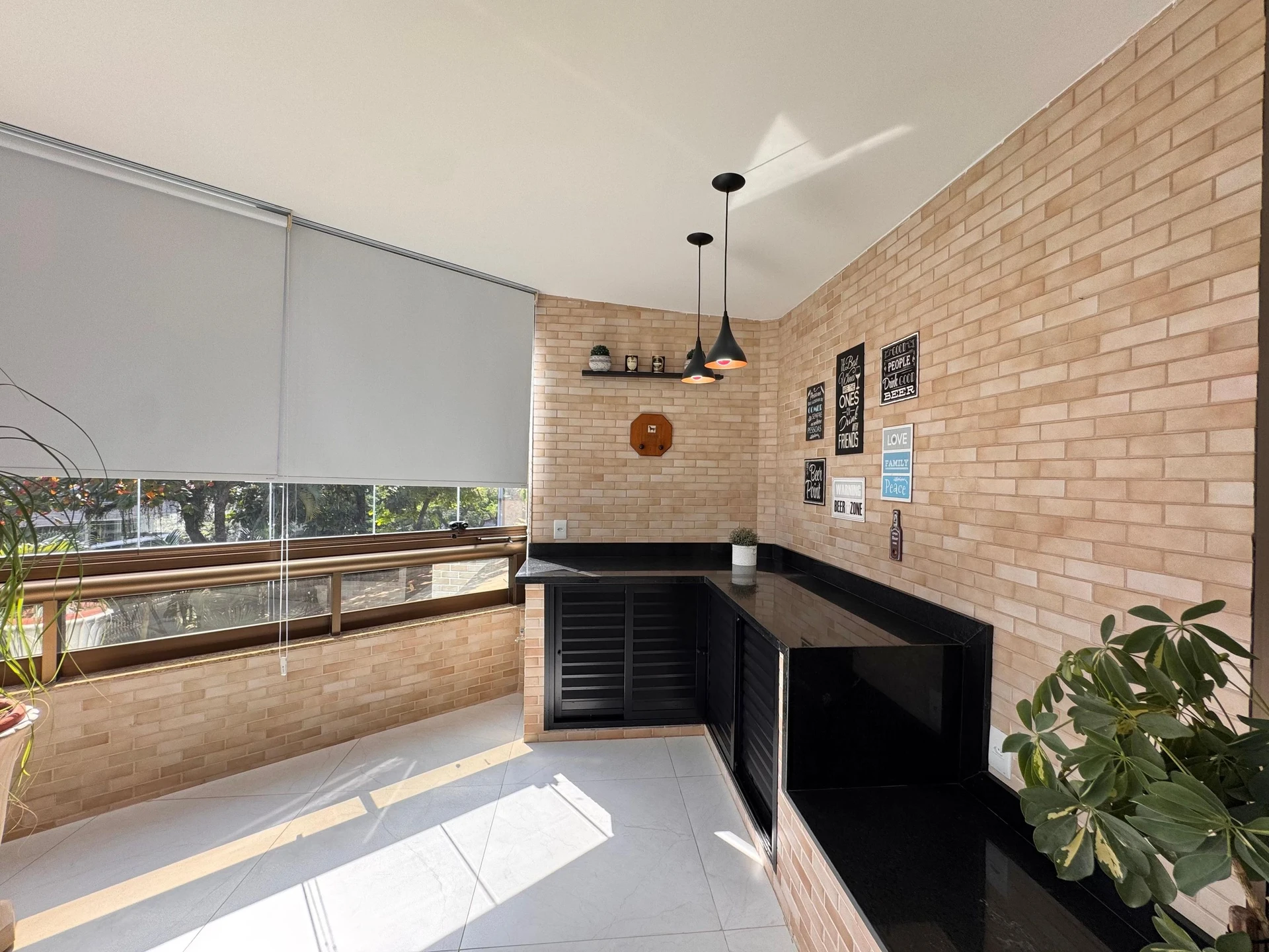 Unfurnished 3-bedroom apartment with a glassed balcony — photo 20