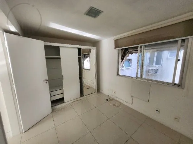 2-bedroom apartment with 2 bathrooms and glass balcony — photo 3