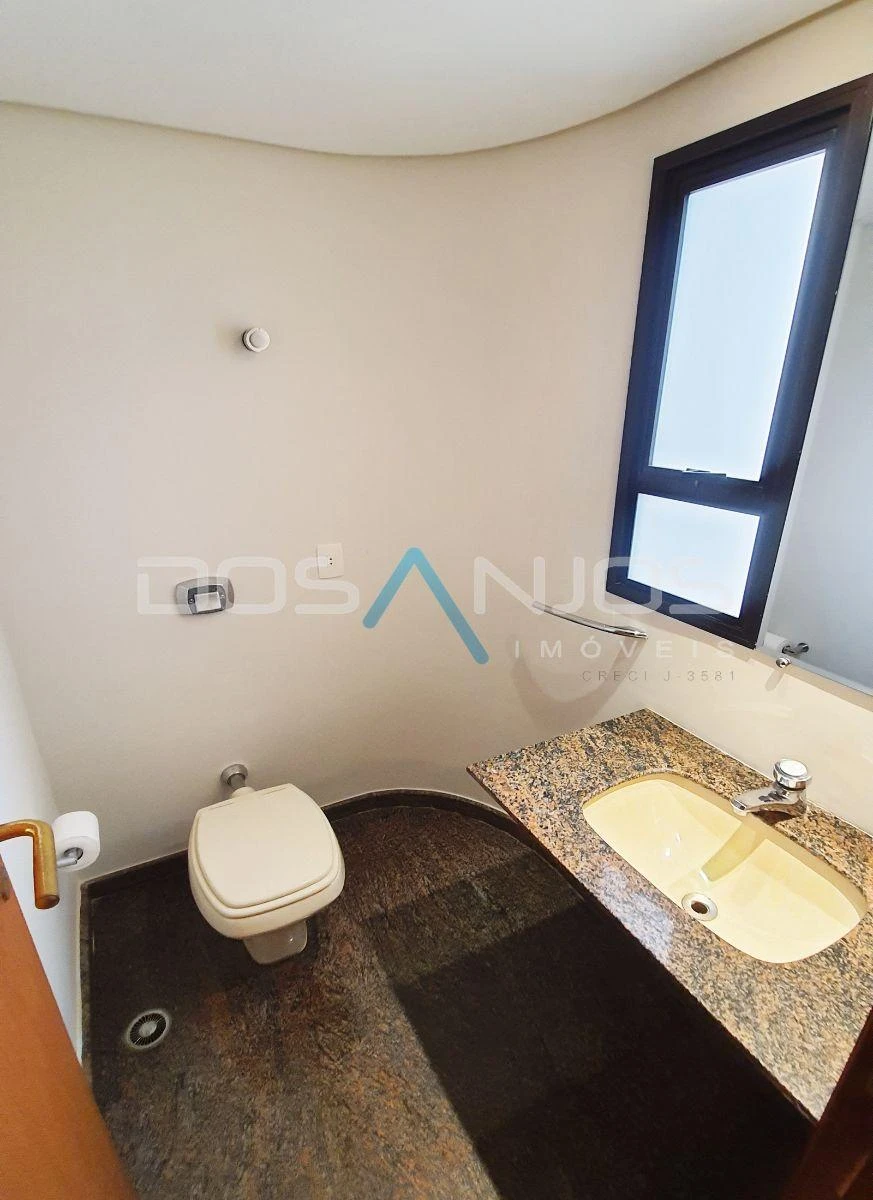 Furnished apartment with 4 bedrooms and 270 m² — photo 18