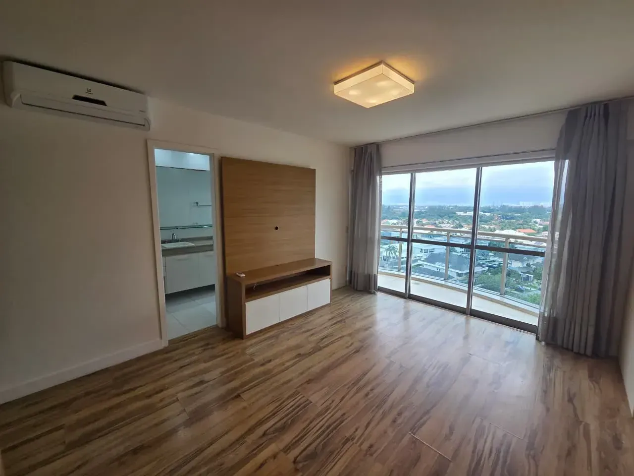 4-bedroom apartment with an enclosed gourmet balcony — photo 31