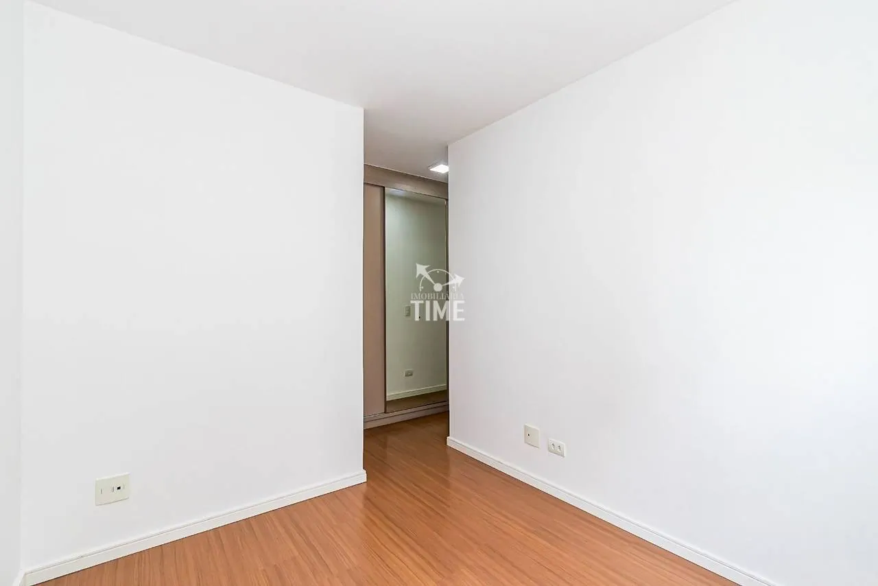 Wood or laminate floors in a 3-bedroom apartment, 78 m² — photo 20