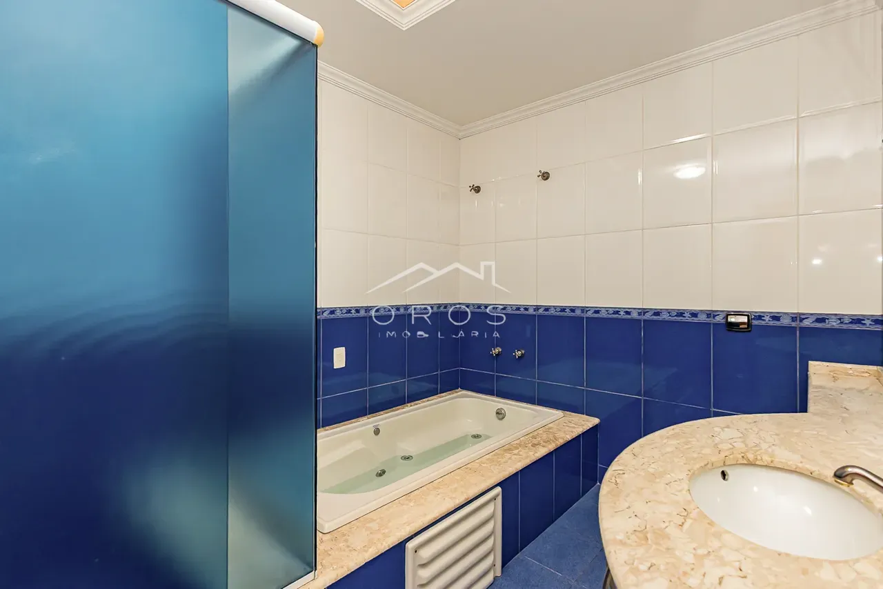 House, 200 m², with a washing machine — photo 32