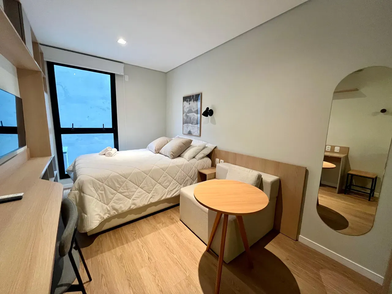 One-bedroom apartment in a building with a coworking space — photo 4