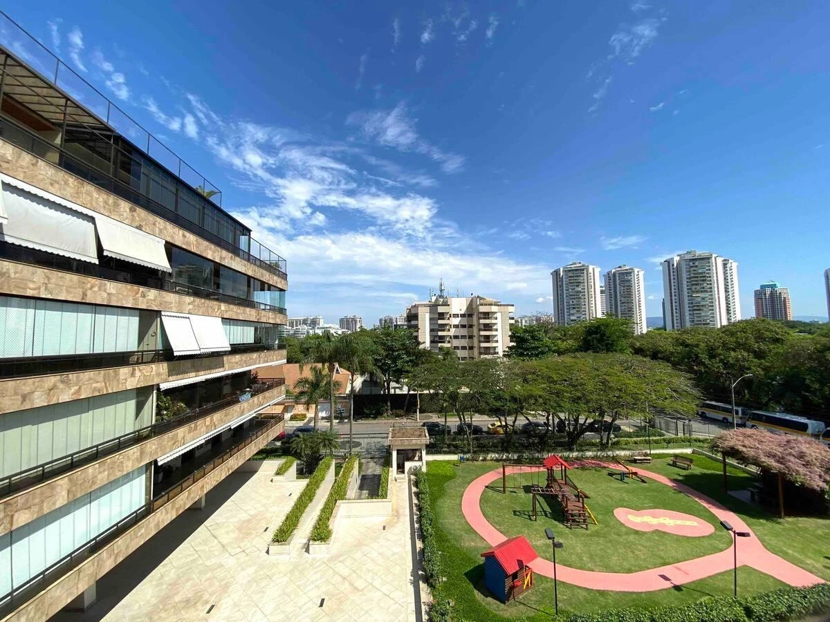 Furnished 300 m² apartment with 4 bedrooms and 3 parking — photo 10