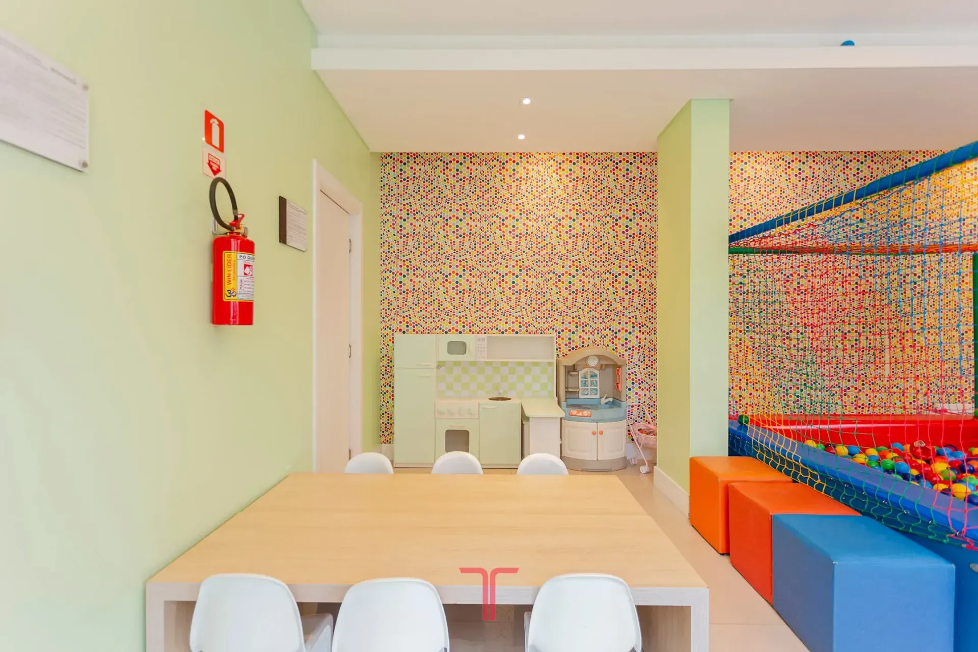3-bedroom apartment in a building with a pool — photo 68