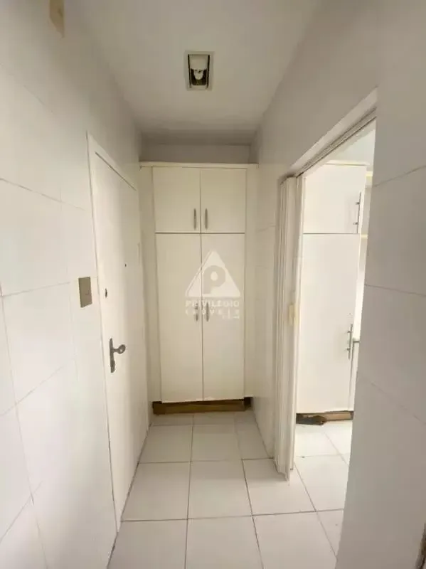 Home office in a 2-bedroom apartment, 98 m² — photo 9