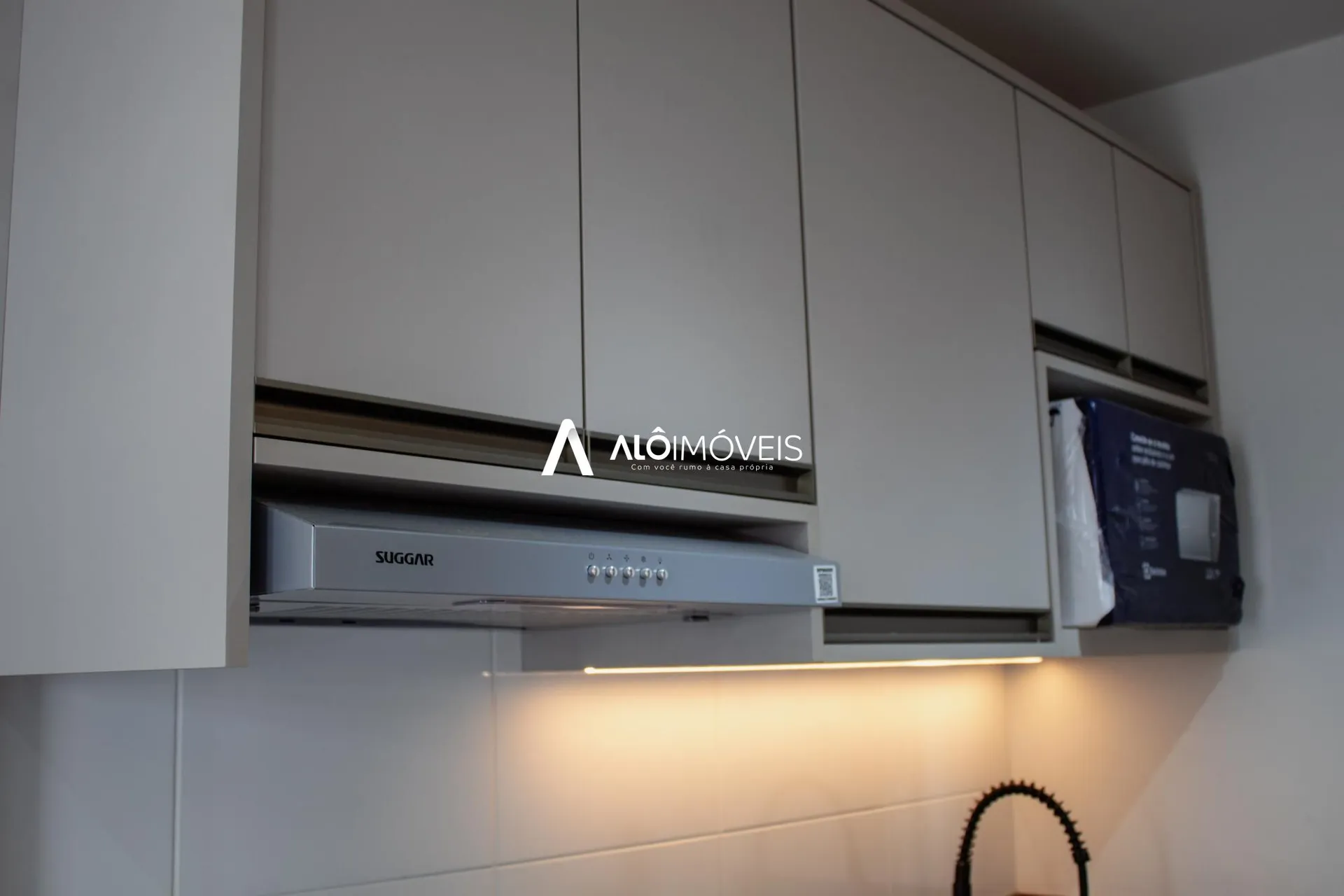 Furnished 1-bedroom apartment with open-plan kitchen — photo 13