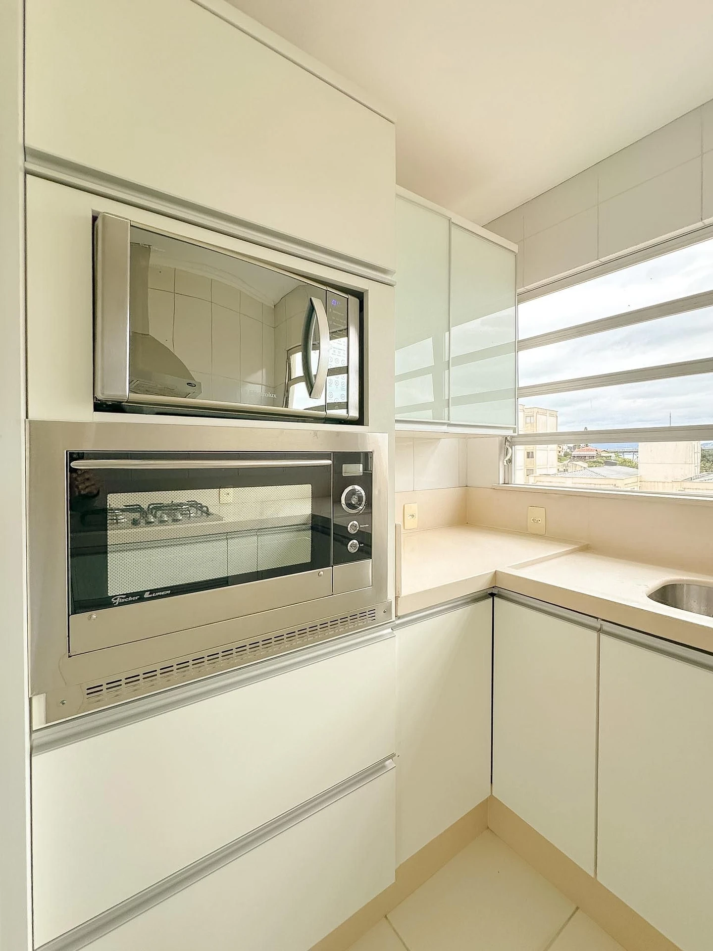 Furnished house, 250 m², with a bathtub — photo 57