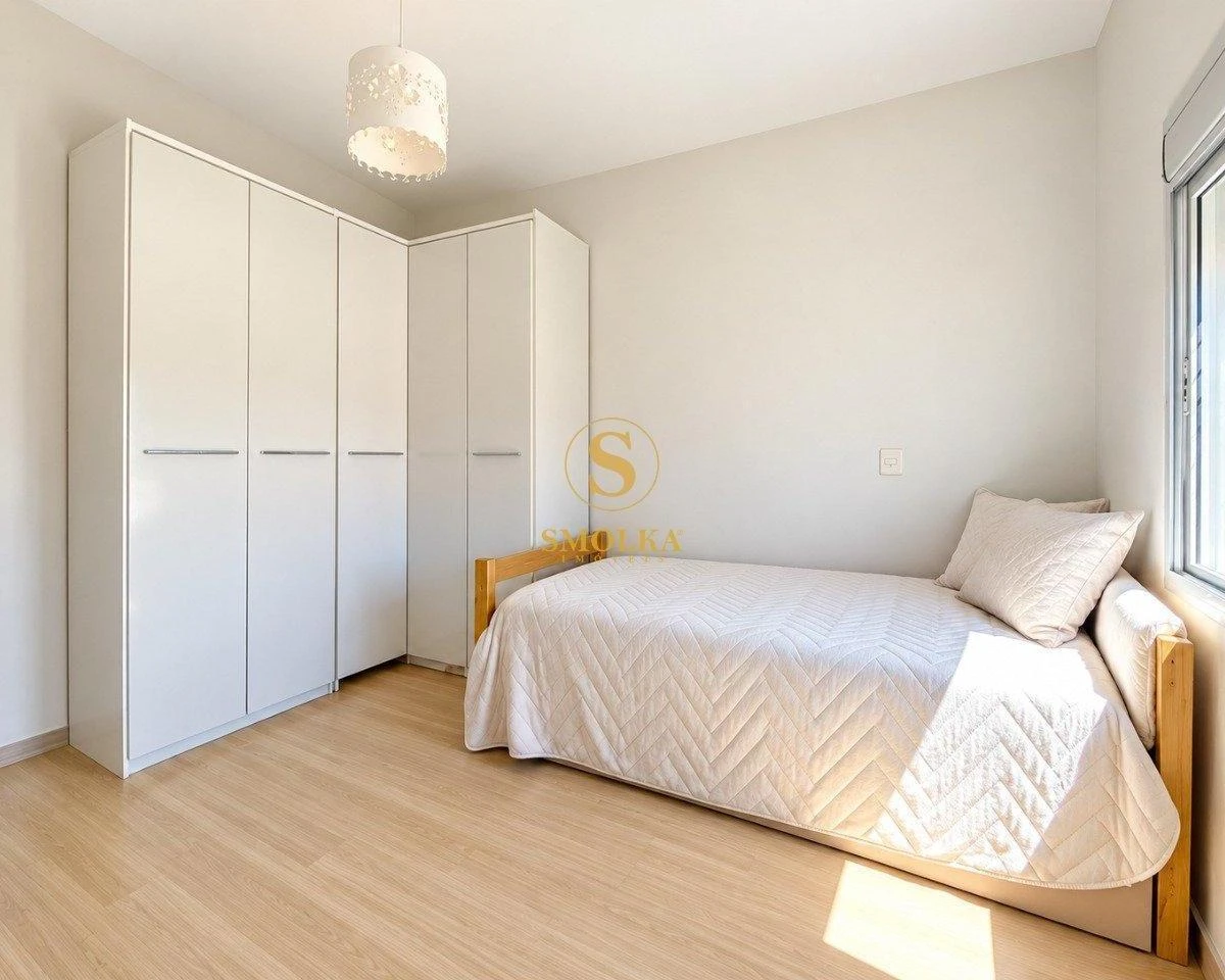 3-bedroom house with a walk-in closet in Florianópolis — photo 22