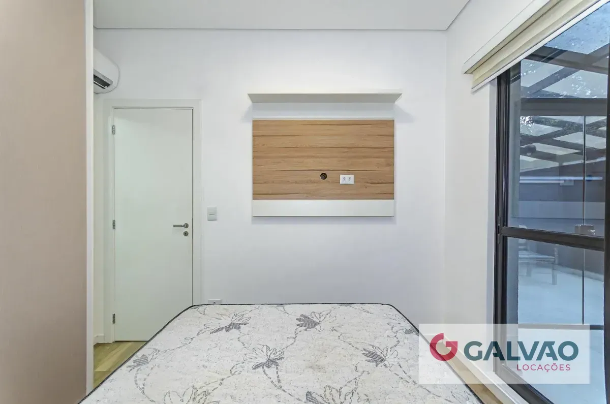 One-bedroom apartment with floor-to-ceiling windows — photo 19