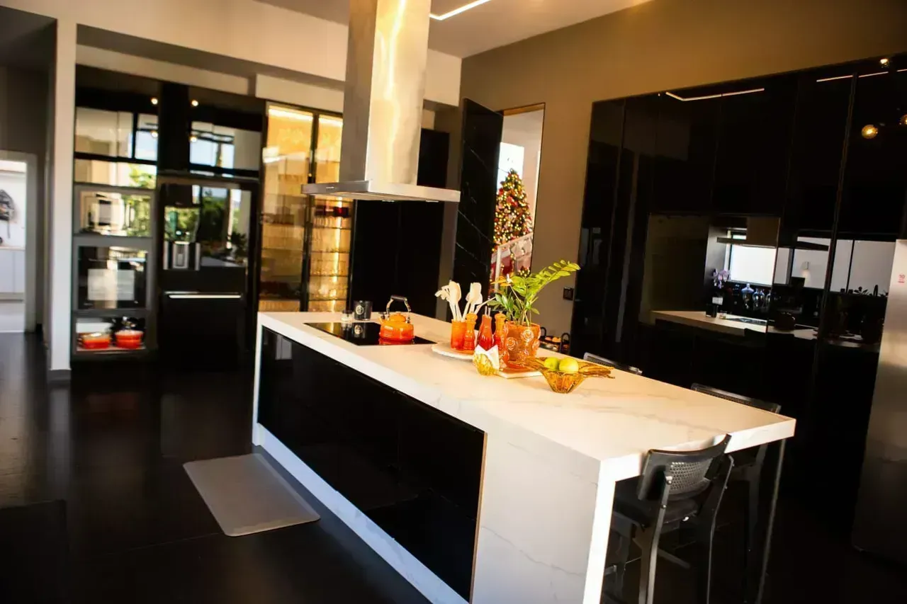 Casa triplex mobiliada com 5 suítes e 1.200 m² — photo 4
