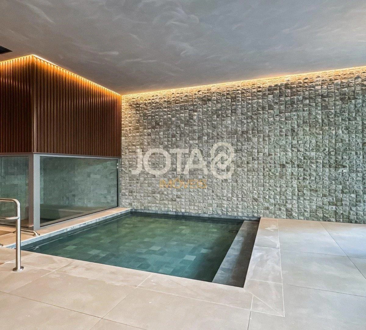 Furnished 195 m² apartment with 2 en-suite bedrooms — photo 38