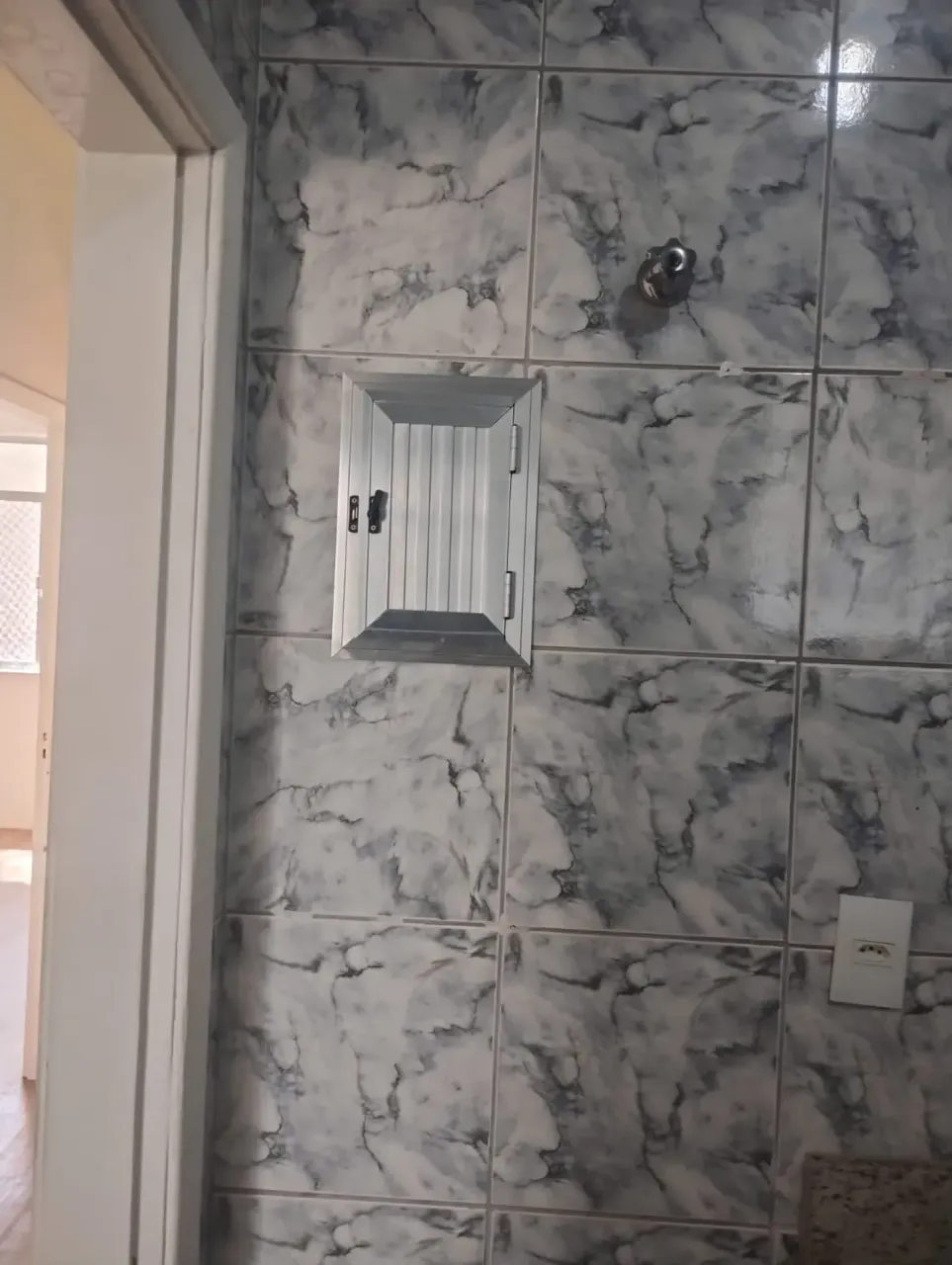 Unfurnished apartment with 2 bedrooms and a separate kitchen — photo 17