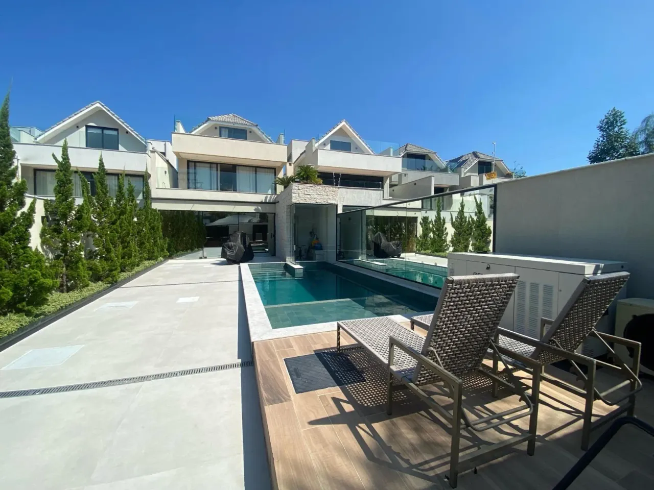 Furnished house with 4 bedrooms and 5 bathrooms — photo 20