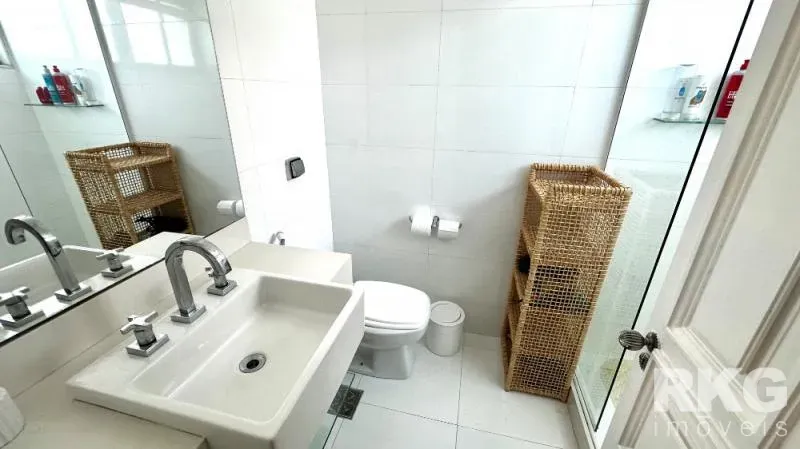 Apartamento mobiliado com 4 quartos e 5 banheiros — photo 19