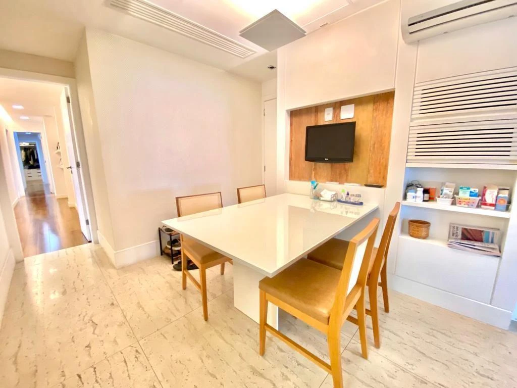 Furnished penthouse with balcony and open-plan kitchen — photo 13