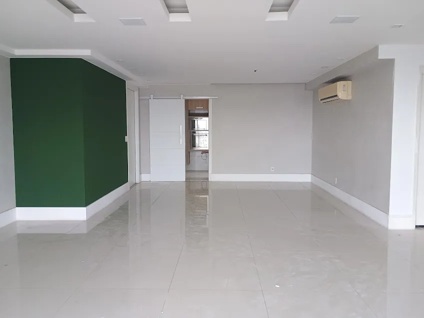 Apartamento de 3 quartos com janelas do piso ao teto — photo 8