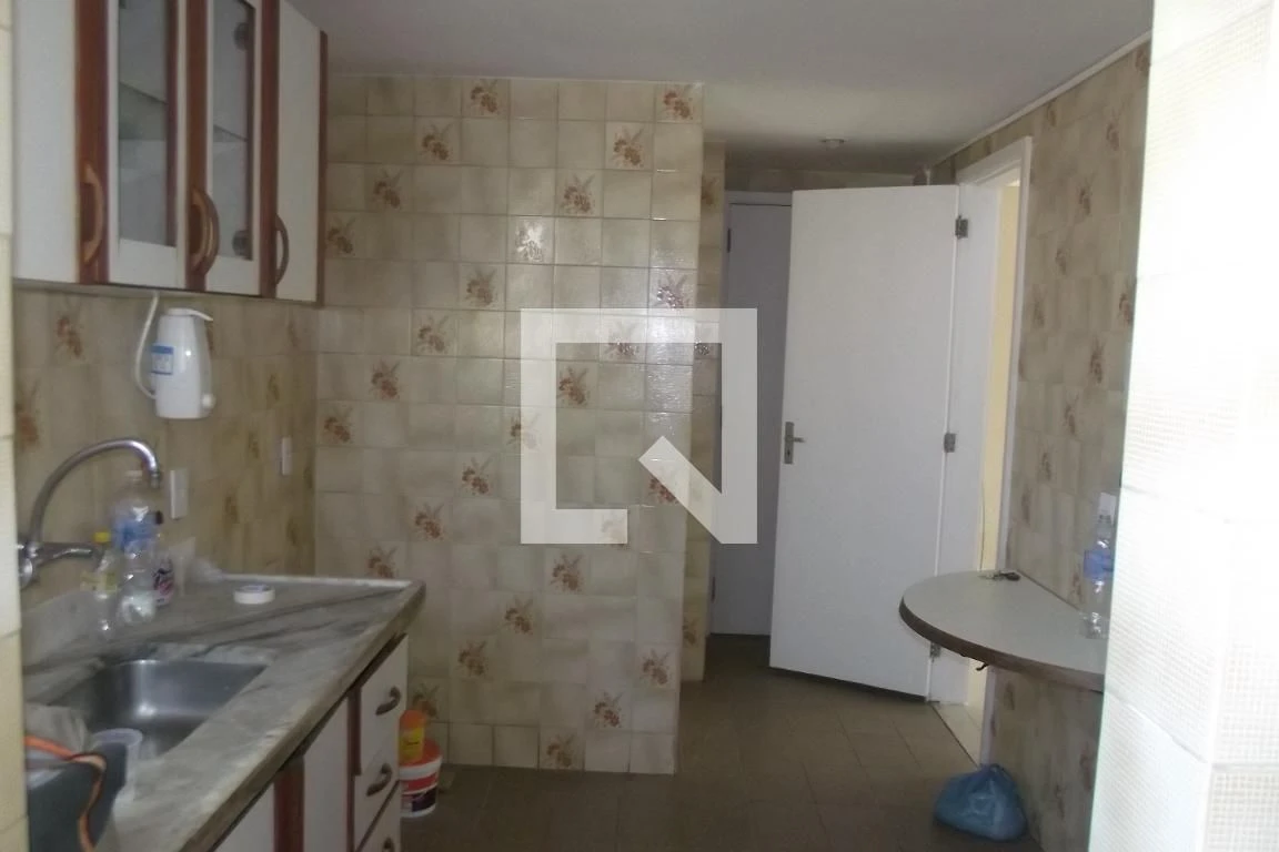 Unfurnished 2-bedroom apartment with a suite bathroom — photo 31
