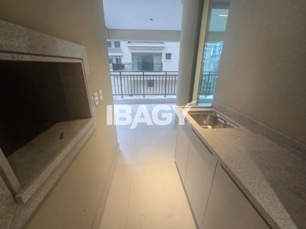 Apartment, 199 m², with a grill on the balcony — photo 23