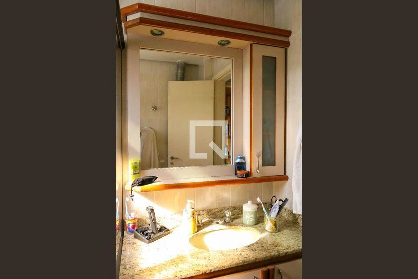 3-bedroom apartment with a suite and glass-enclosed showers — photo 45