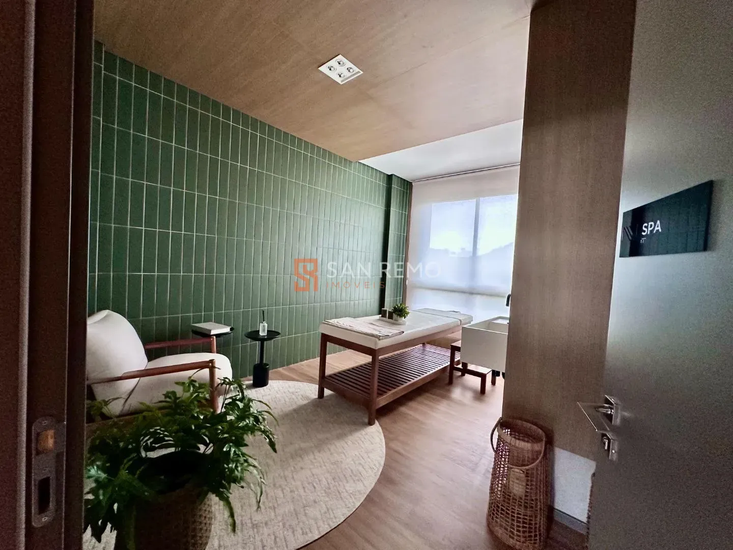 Furnished garden apartment with 2 en-suite bedrooms — photo 10