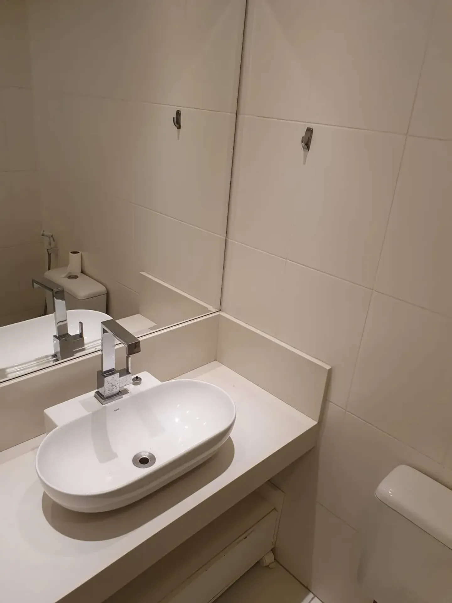 84 m² apartment with floor-to-ceiling windows and a bathtub — photo 13