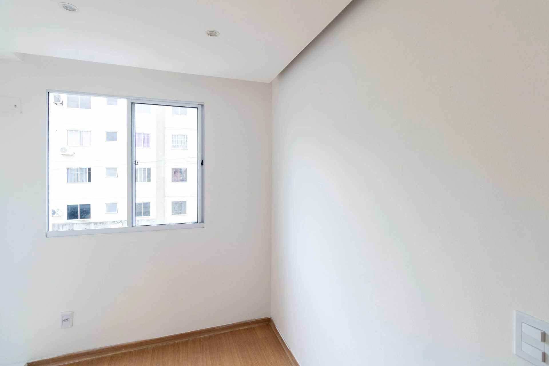 Walk-in closet in a 2-bedroom apartment, 43 m² — photo 19
