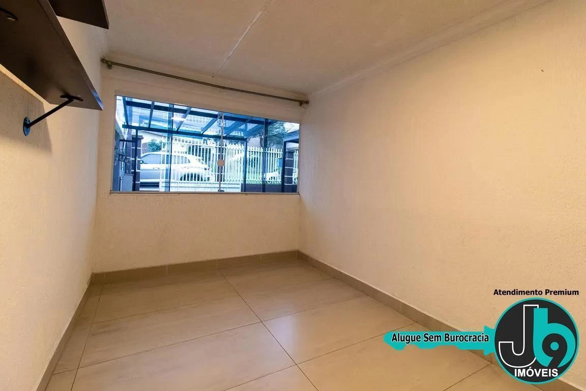 212 m² house with a home office and a glass-enclosed balcony — photo 5