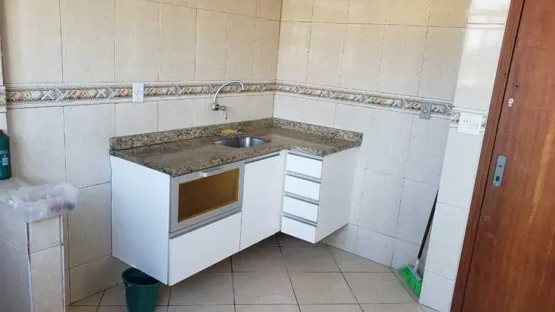 2-bedroom apartment with a gas stove kitchen — photo 3