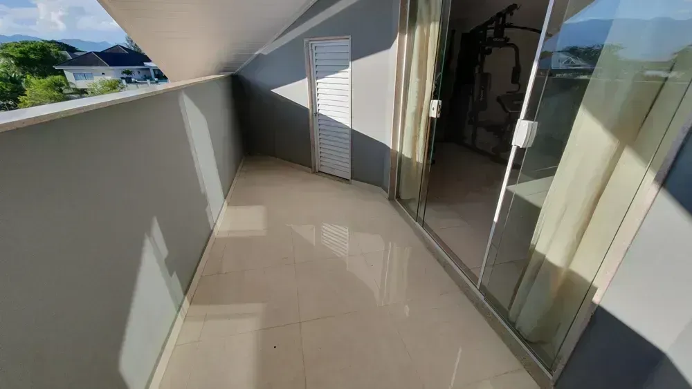 650 m² house with 6 en-suite bedrooms and 4 parking spots — photo 48