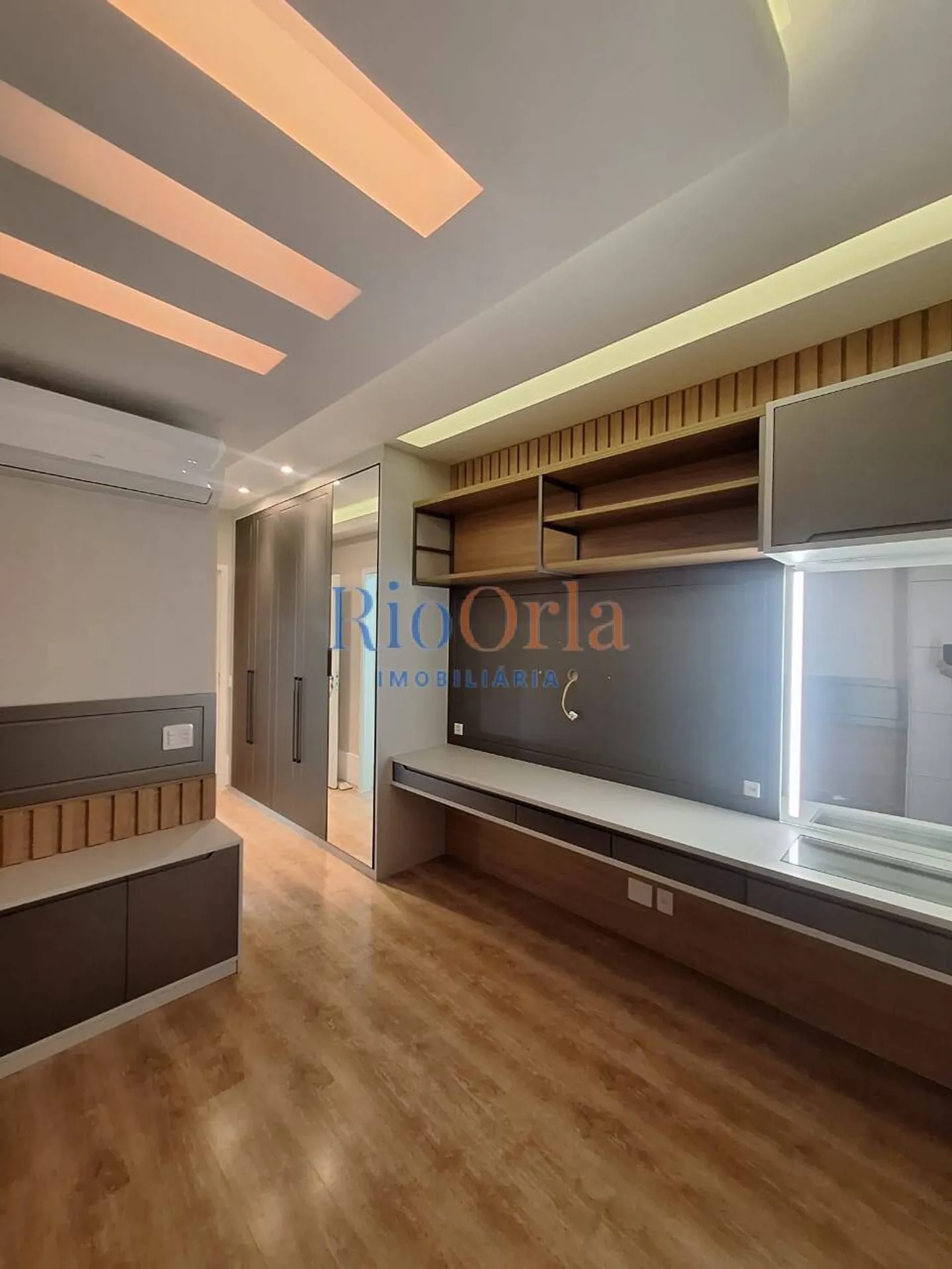 Furnished apartment with 4 bedrooms and 5 bathrooms — photo 43