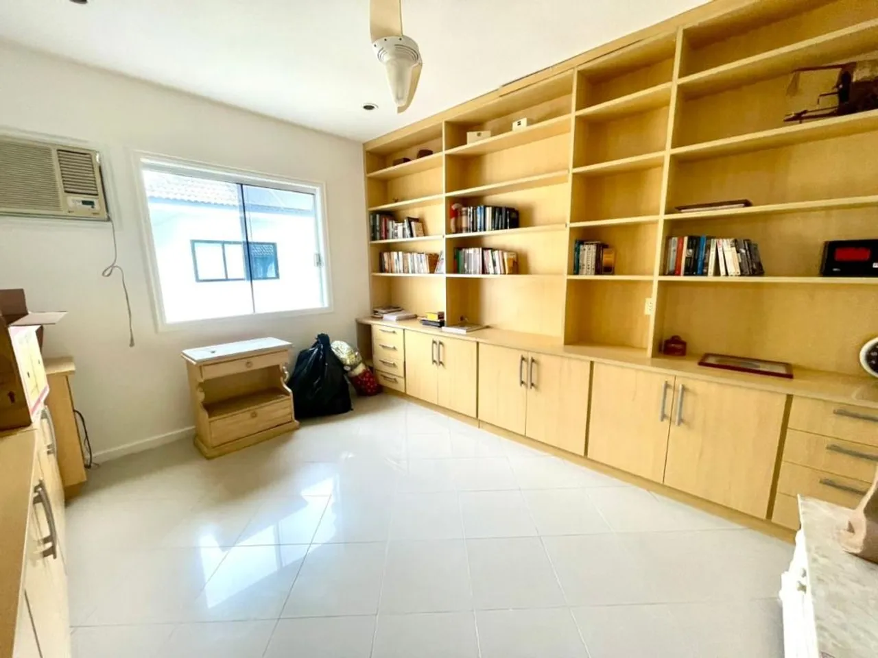 House with 5 bedrooms and a glassed-in balcony — photo 3