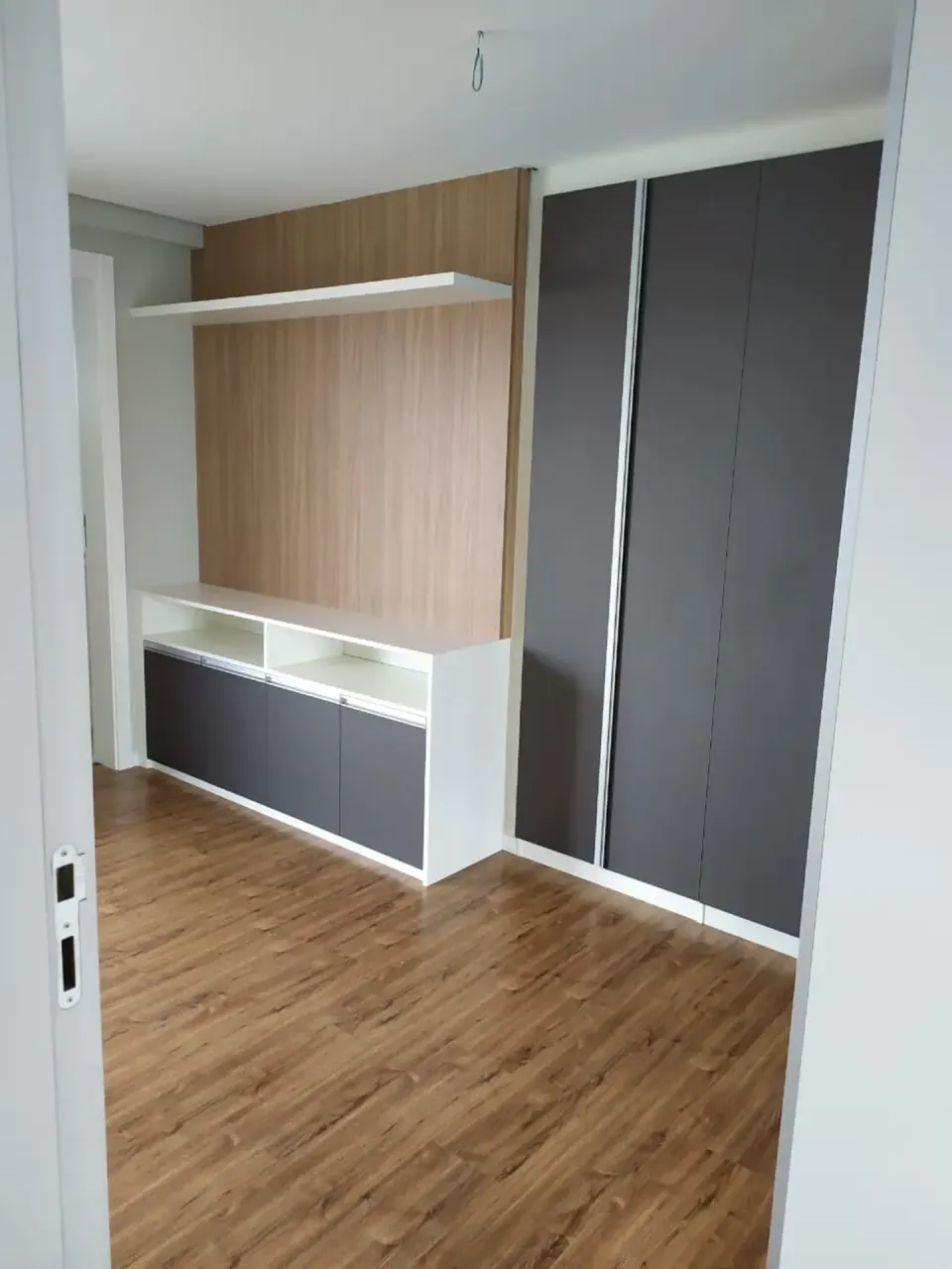 Apartamento de 3 dormitorios con 2 baños y balcón cerrado — photo 3