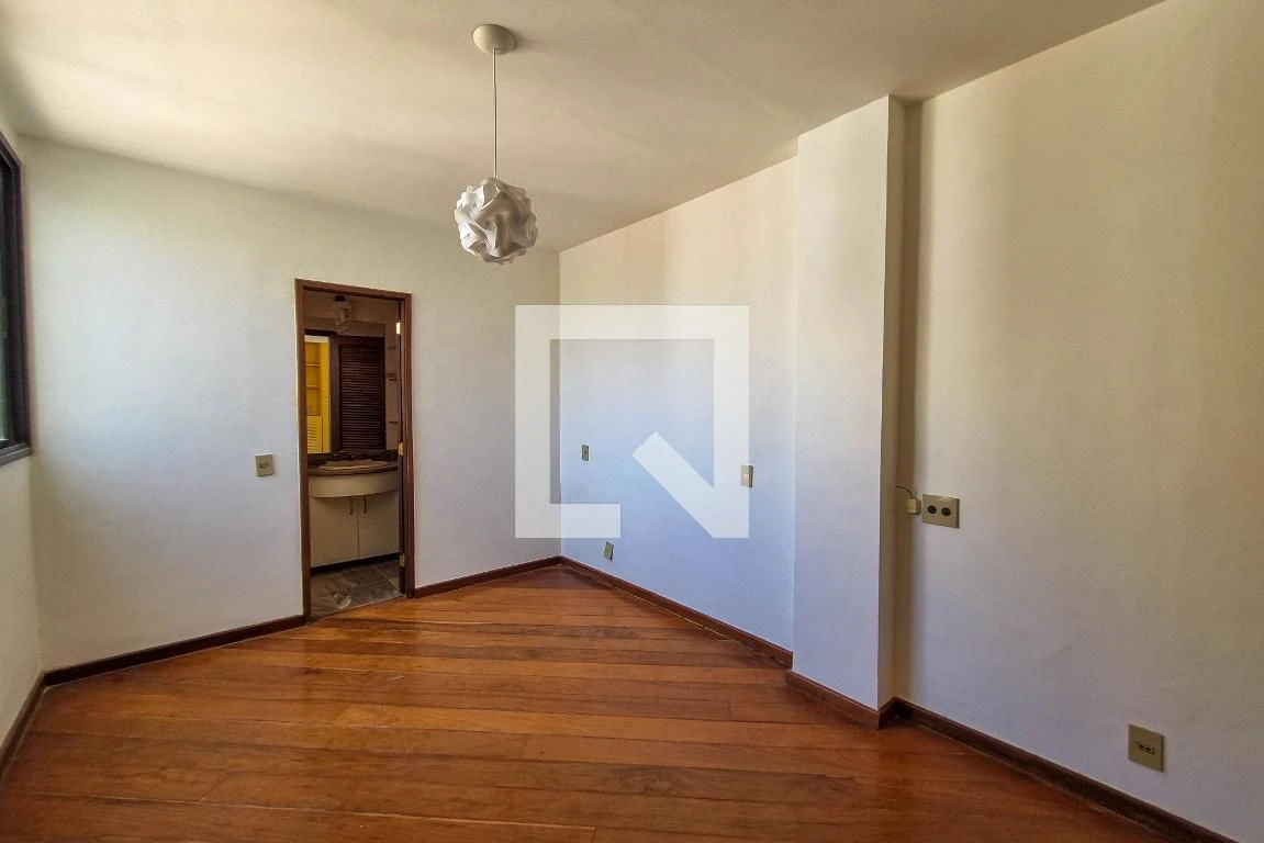 Home office in a 5-bedroom apartment, 127 m² — photo 11