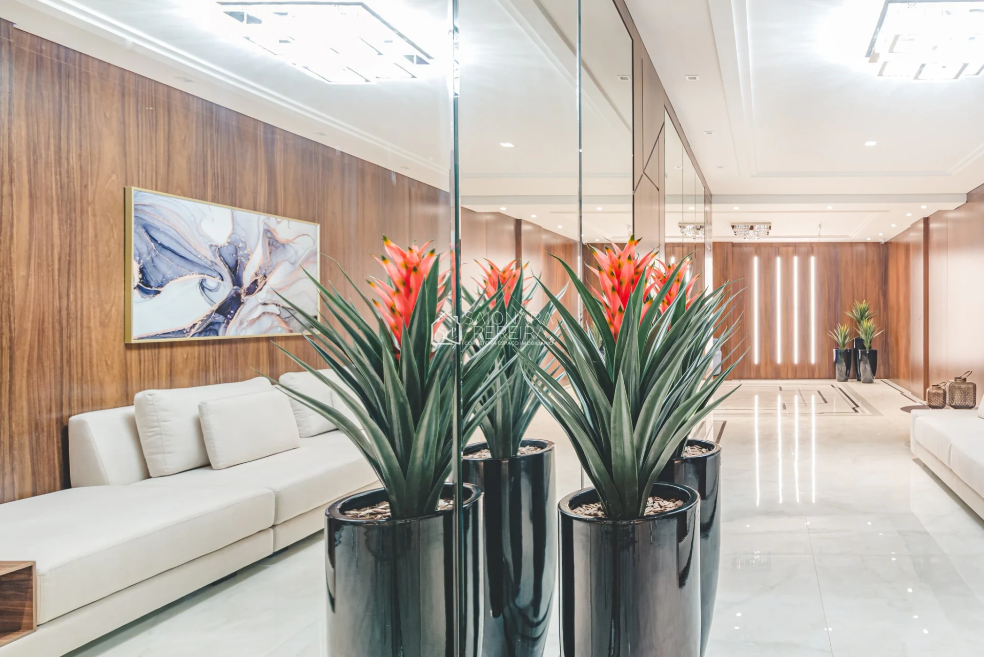 Застеклённый балкон и 3 спальни: квартира 102 м² — photo 2