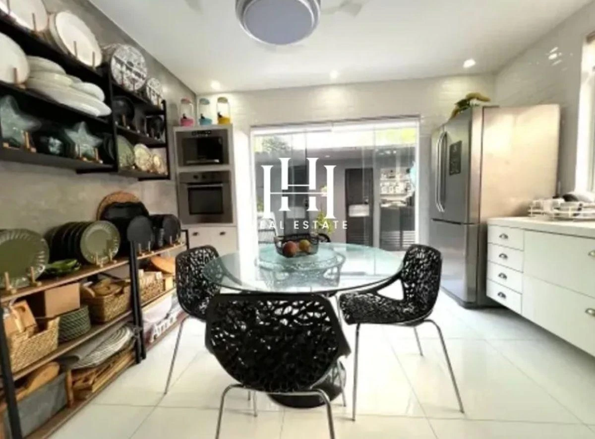 Furnished house with 6 en-suite bedrooms and shared pool — photo 10