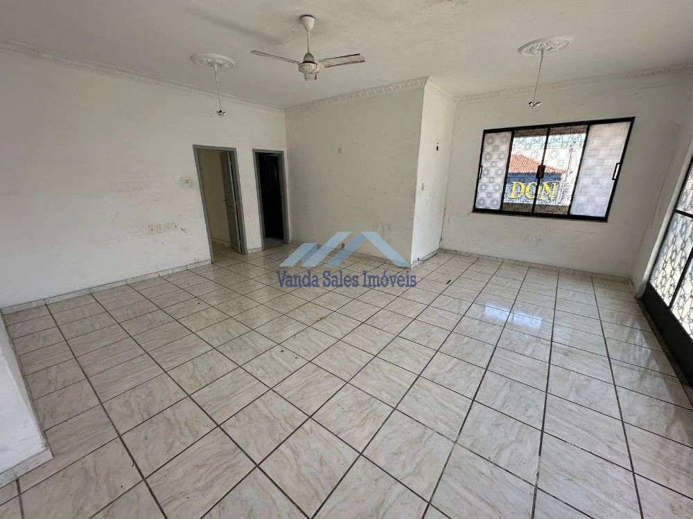 House with no parking, 4 bedrooms and 2 bathrooms — photo 8