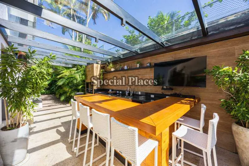 Furnished house with 6 bedrooms and 550 m² — photo 2