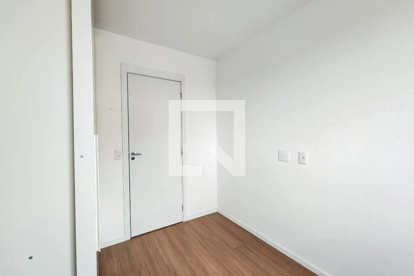2-bedroom apartment in a building with a gym — photo 8