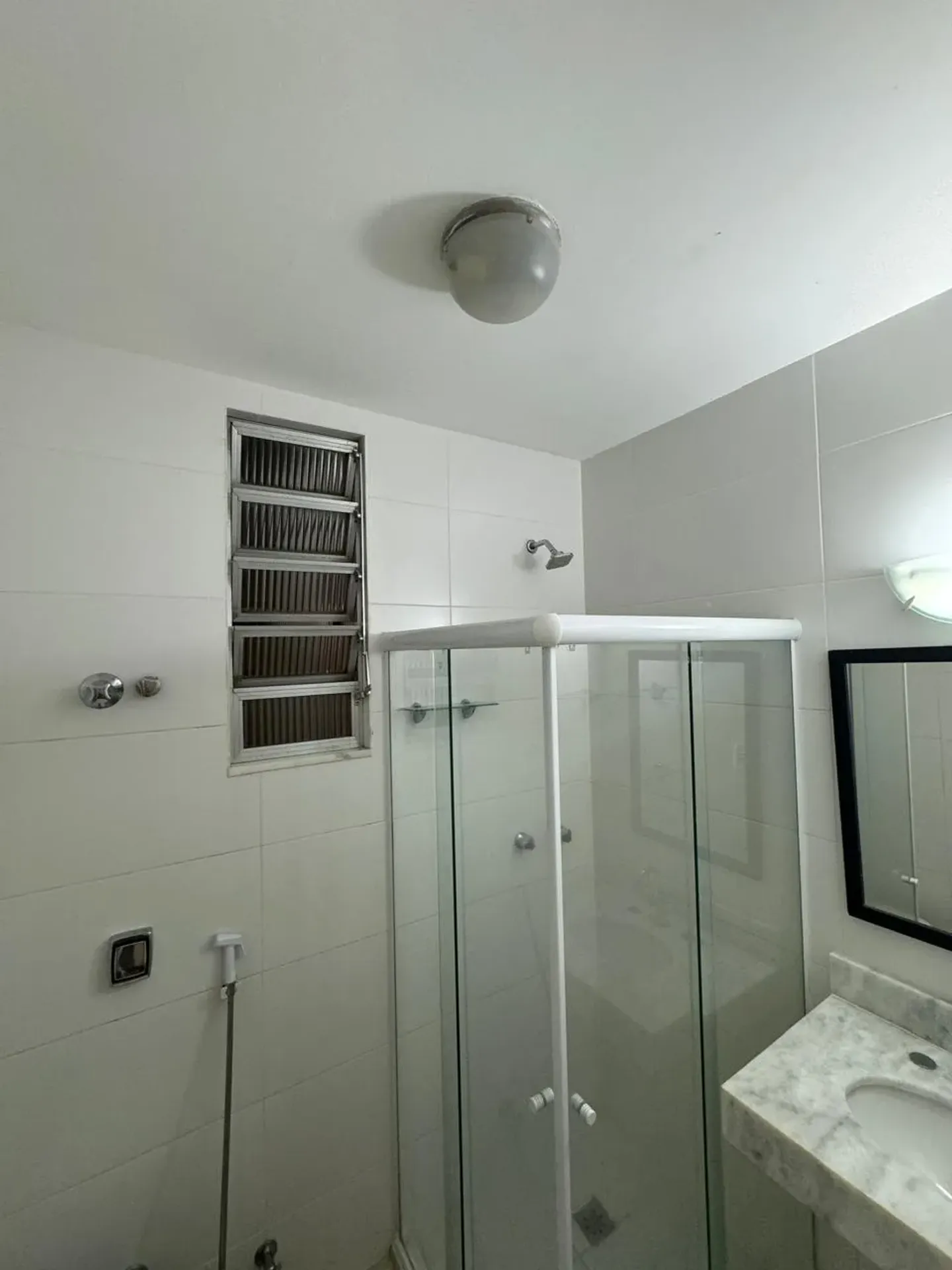Apartment on the 5th floor with wood or laminate floors — photo 9