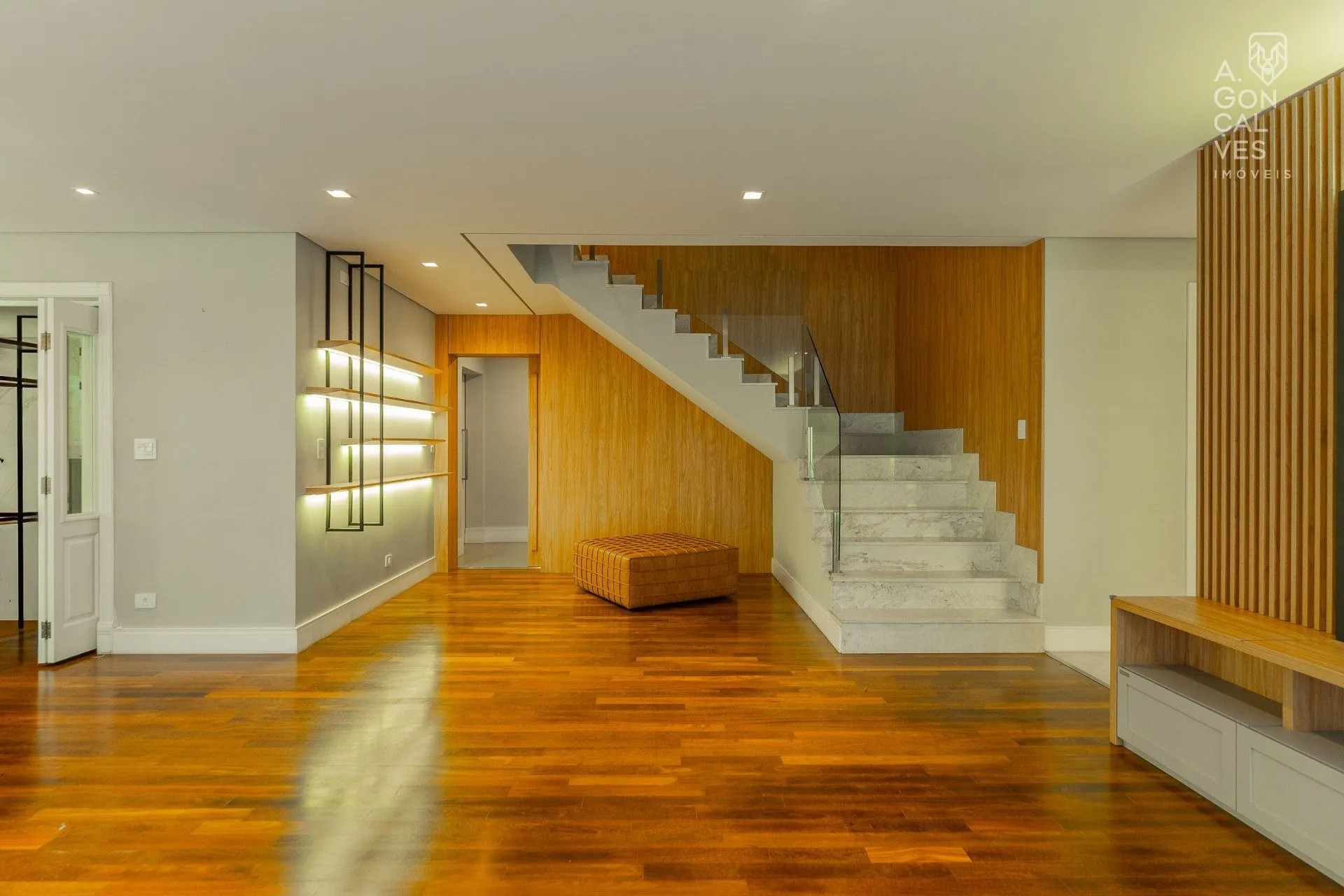 House with 4 bedrooms and 5 bathrooms, 5 parking spots — photo 5