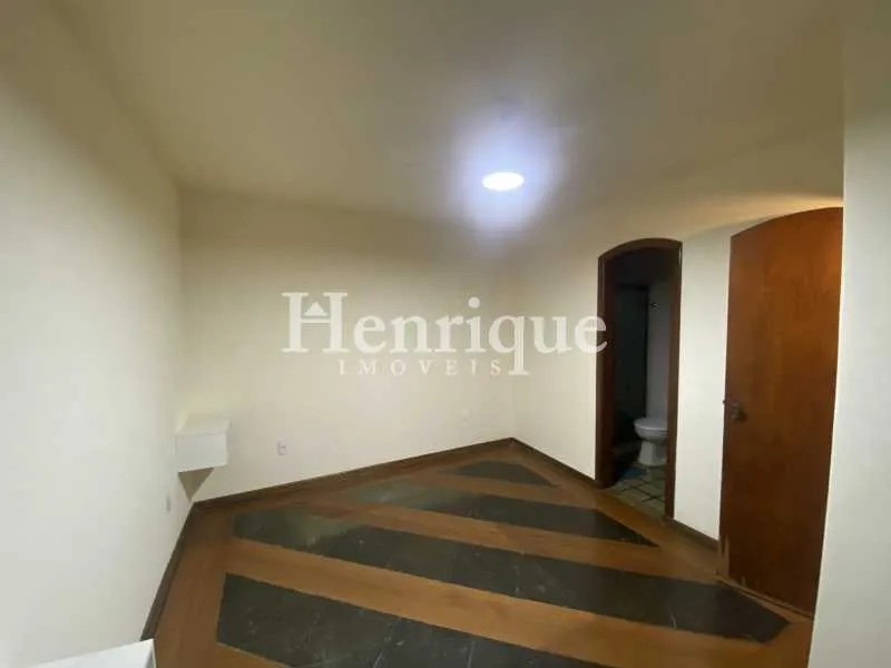 Casa de 4 dormitorios con vestidor — photo 18