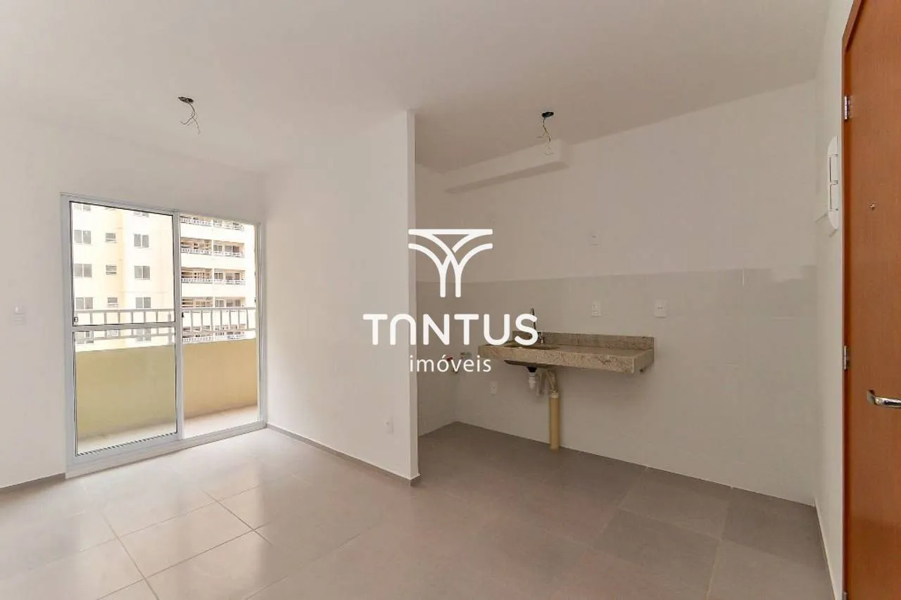 2-bedroom apartment in a building with a coworking space — photo 7