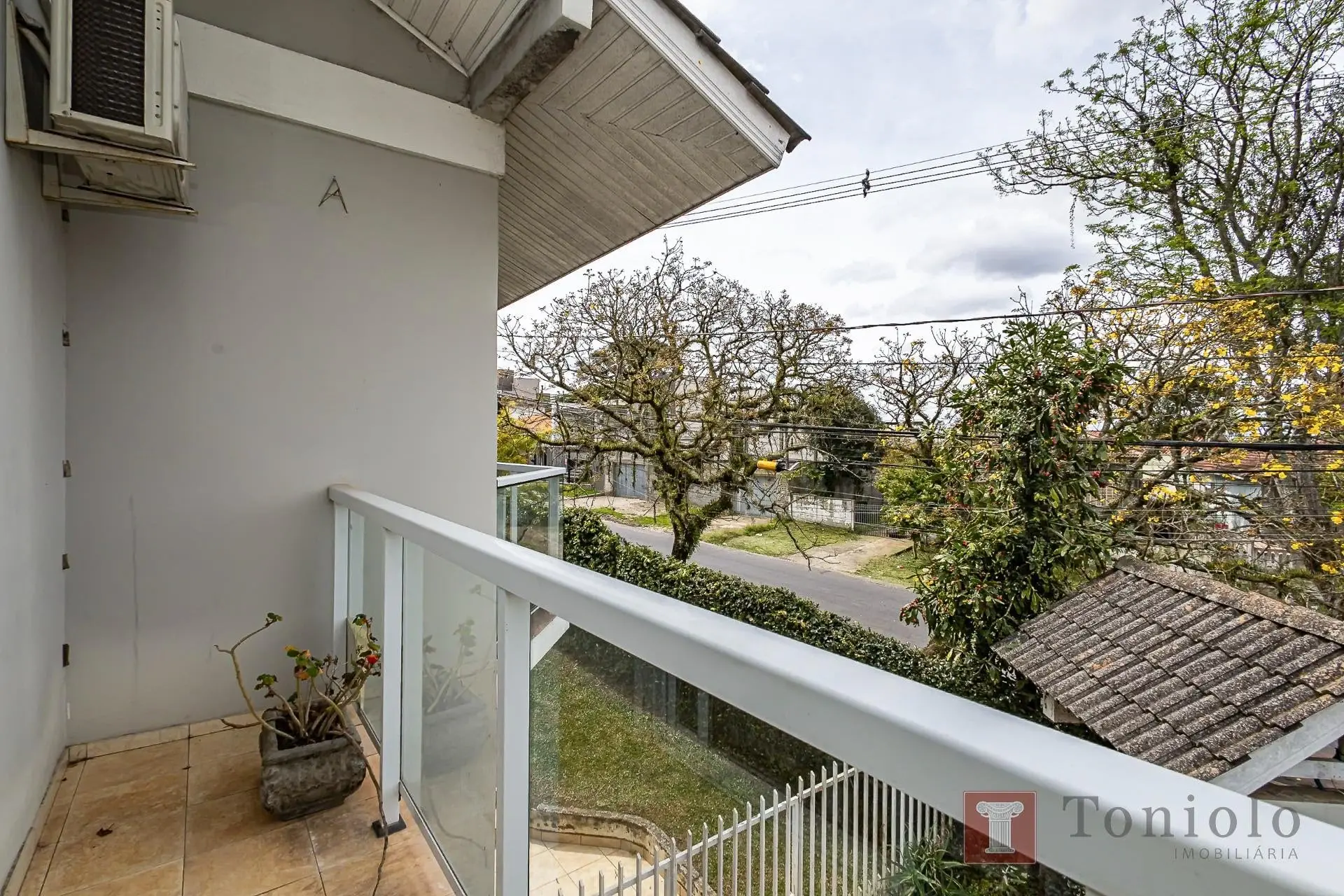380 m² house with a bathtub and a walk-in closet — photo 29