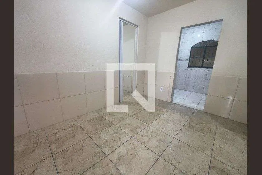 1-bedroom house with a separate, closed kitchen