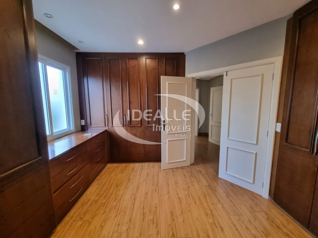 Rental house with 5 bedrooms and 6 bathrooms — photo 24