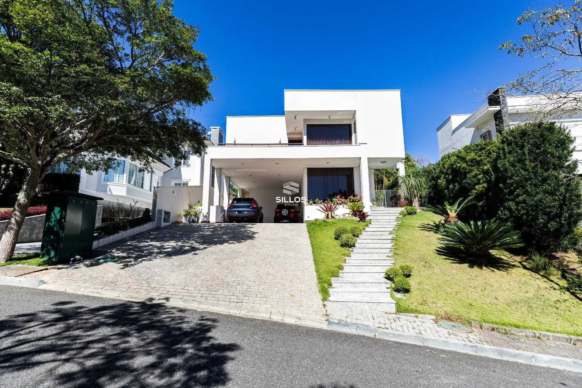 House with 4 bedrooms, 8 parking spaces in a condo — photo 53