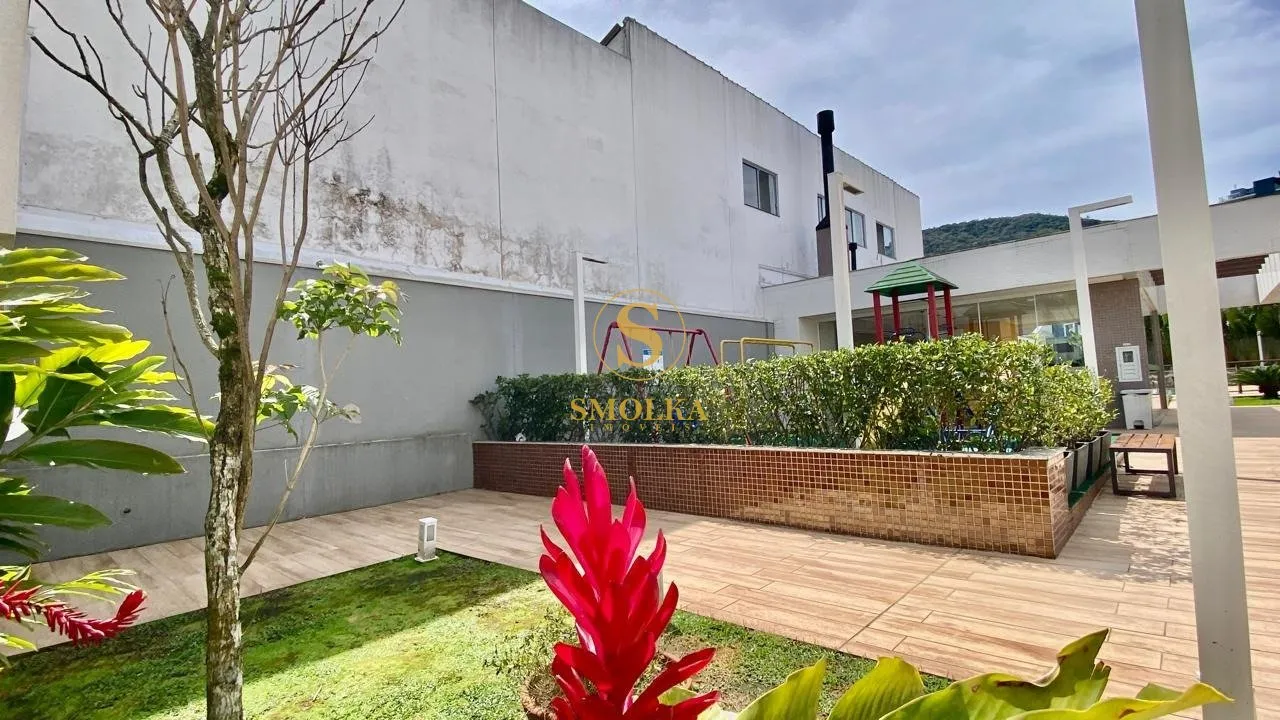 Balcony with a grill in a 2-bedroom apartment, 75 m² — photo 65