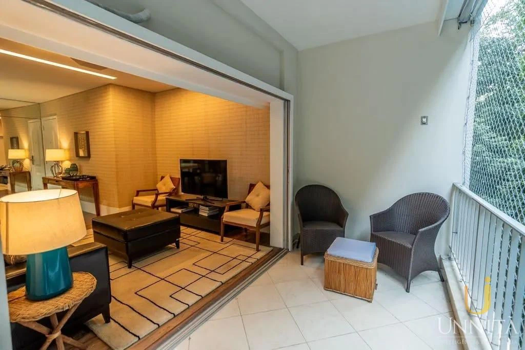 Rental apartment with 4 bedrooms and enclosed balcony — photo 27
