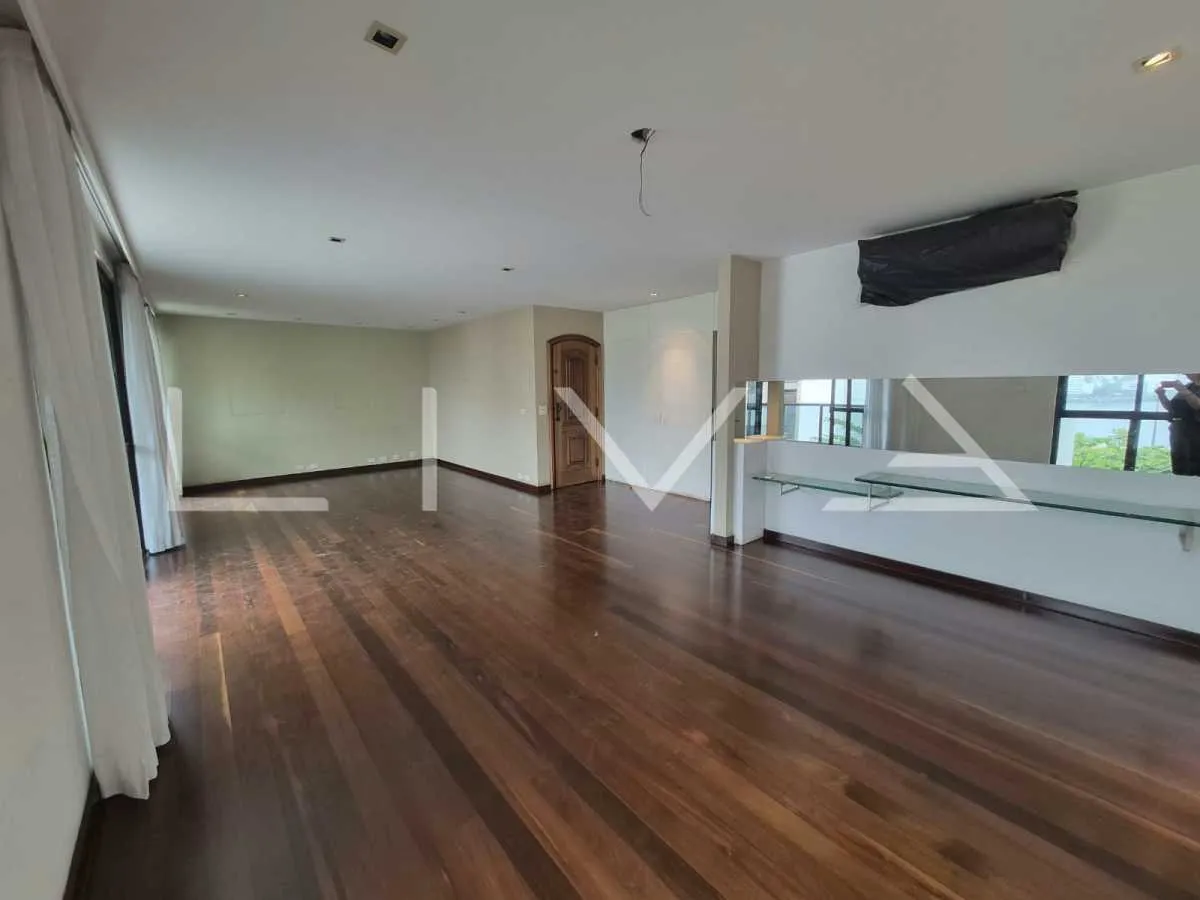 Furnished apartment, 167 m², with a bathtub — photo 13